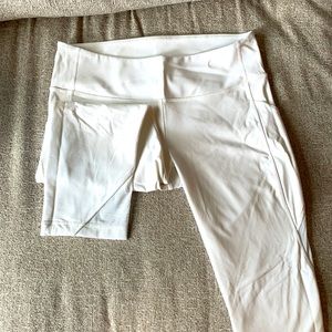 Like new white lululemon Capri tights